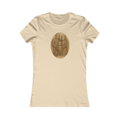 Vintage Mummy Family Portrait Tee – Cute Spooky Gothic Halloween Shirt for Women