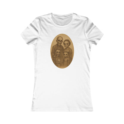Vintage Zombie Family Portrait Tee – Cute Retro Halloween Shirt for Women – Spooky Gothic Undead Family Graphic T-Shirt