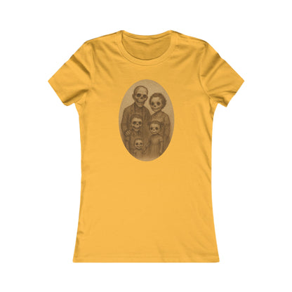 Vintage Zombie Family Portrait Tee – Cute Retro Halloween Shirt for Women – Spooky Gothic Undead Family Graphic T-Shirt