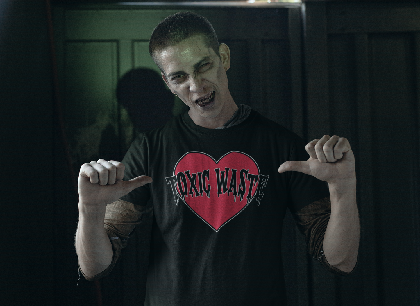 I Heart Toxic Waste Shirt – Fallout Inspired Retro Grunge Tee, Apocalyptic Aesthetic T-Shirt